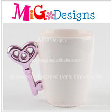 Purple Handle Key Shape - Taza de café de cerámica blanca